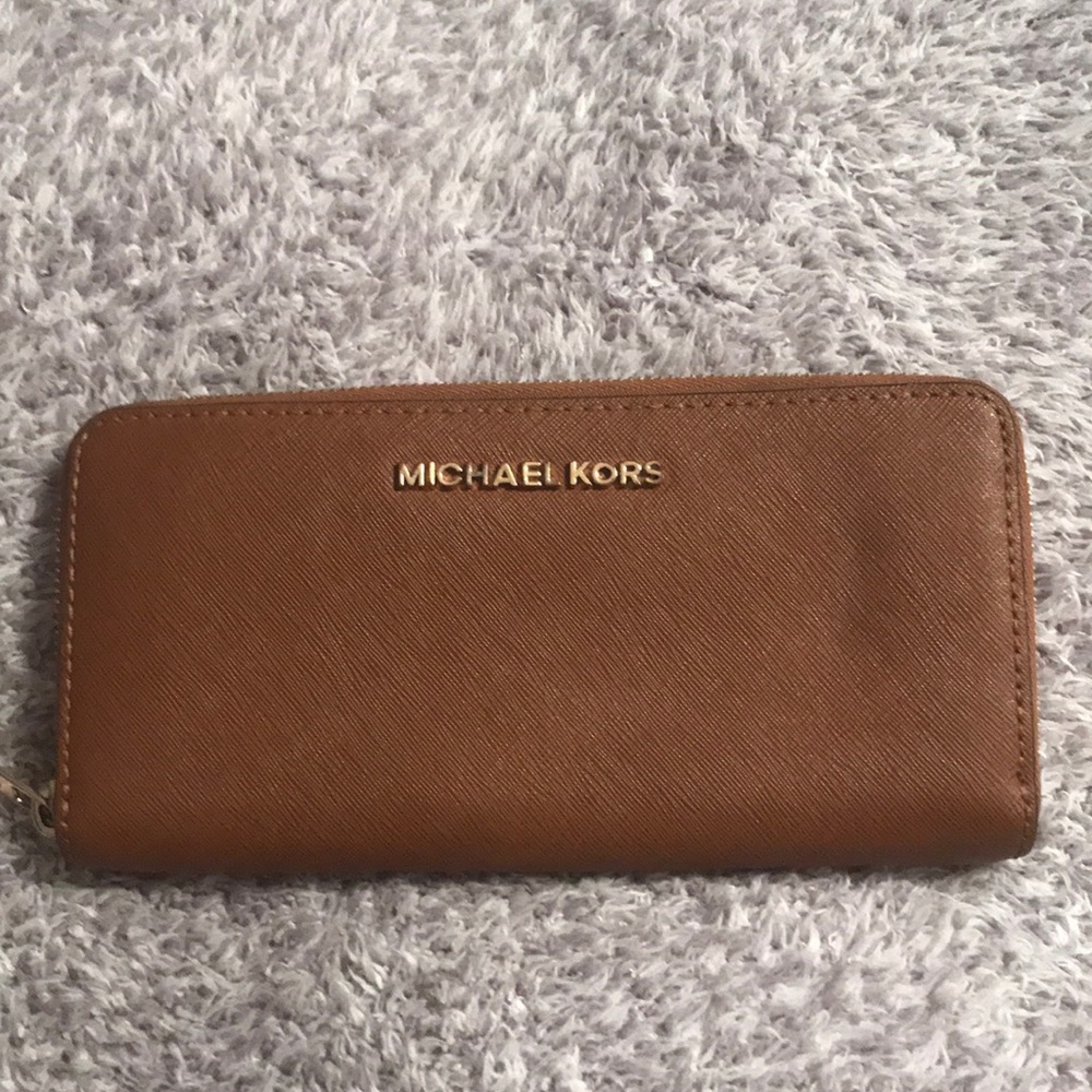 Michael Kors Zip Wallet